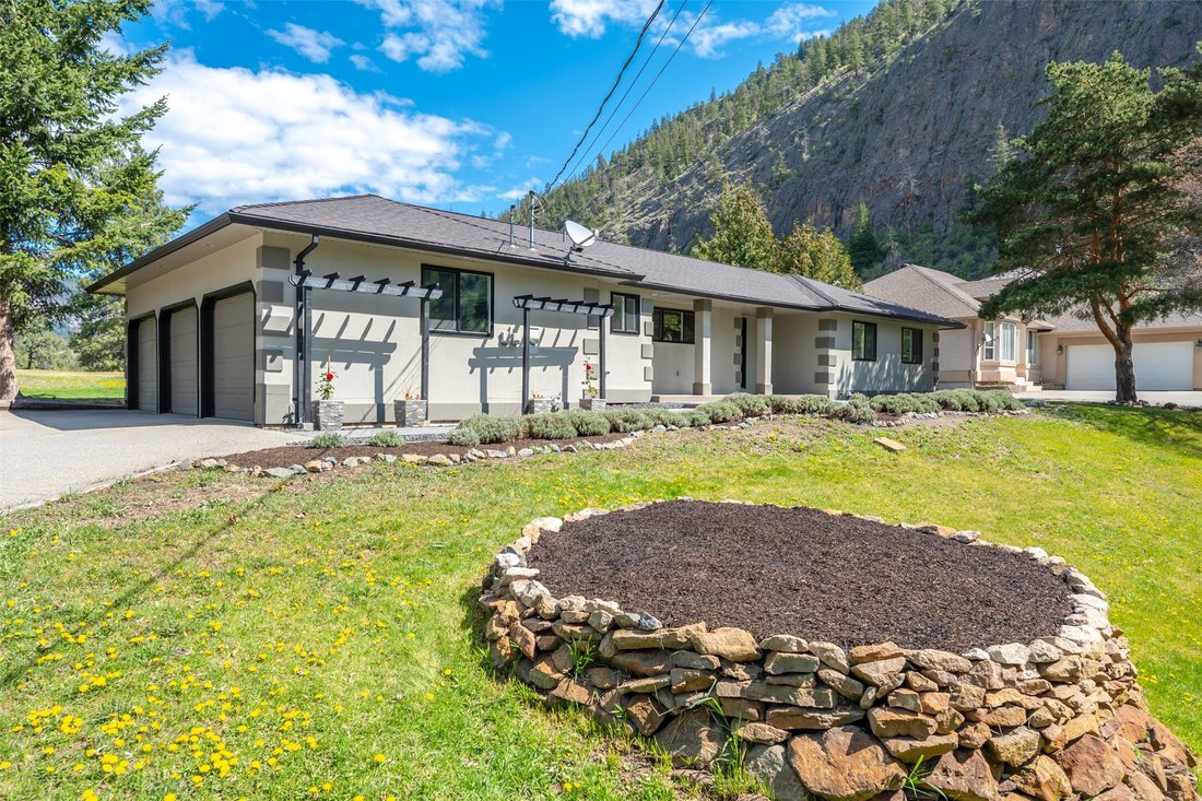 House in Kaleden, British Columbia, Canada 1 - 17830503