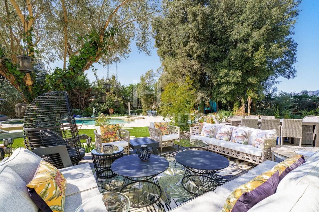 Villa in Nord, Roquefort-les-Pins, France 2 - 17992337