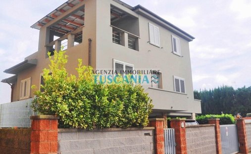 House in Cecina Centro, Cecina, Tuscany 1