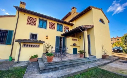 Country House in Capezzano Pianore, Camaiore, Tuscany 1