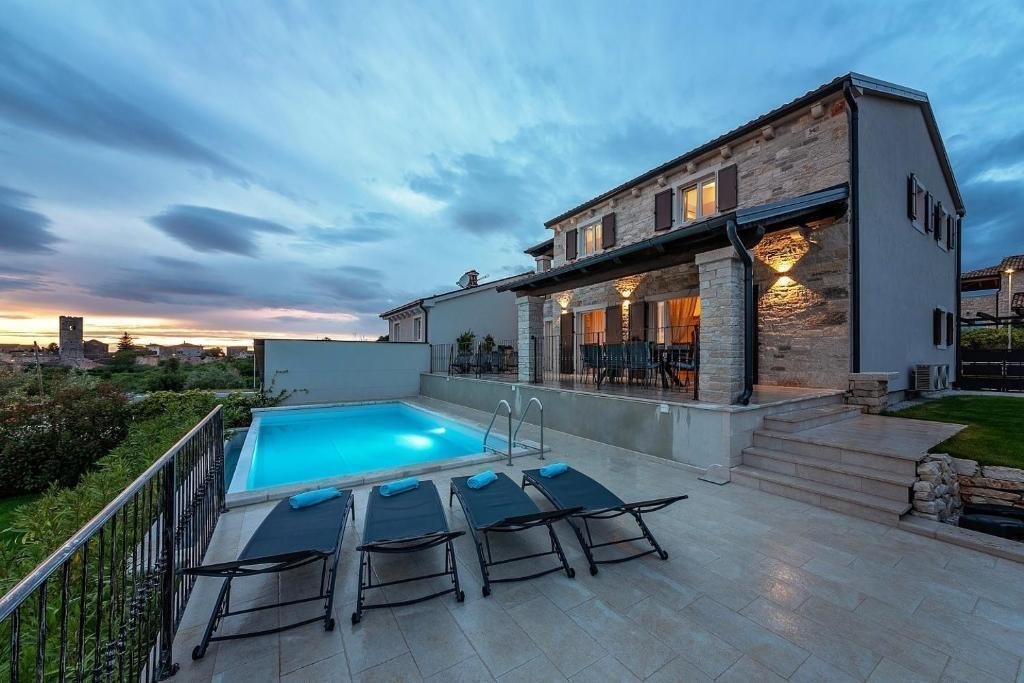 Villa in Sveti Lovrec Pazenaticki, Istria County, Croatia 1 - 17998487