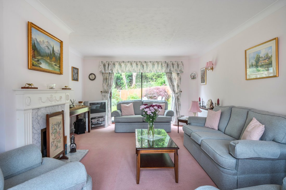 House in Walton on the Hill, Reigate and Banstead, England 3 - 17991190