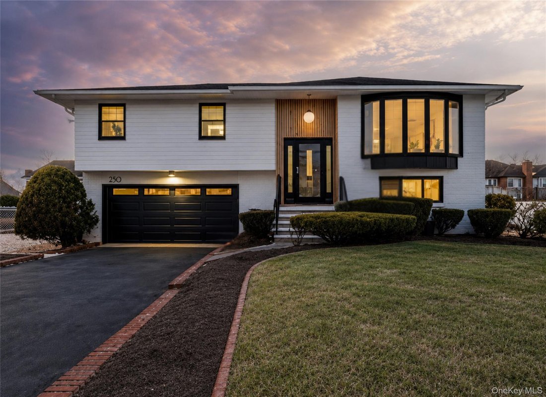 House in West Islip, New York, United States 2 - 17048376