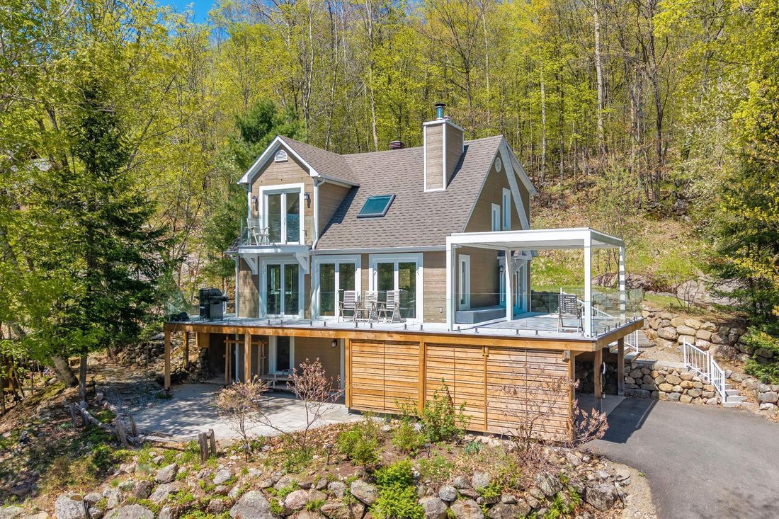 House in Mont-Tremblant, Quebec, Canada 1 - 17094759