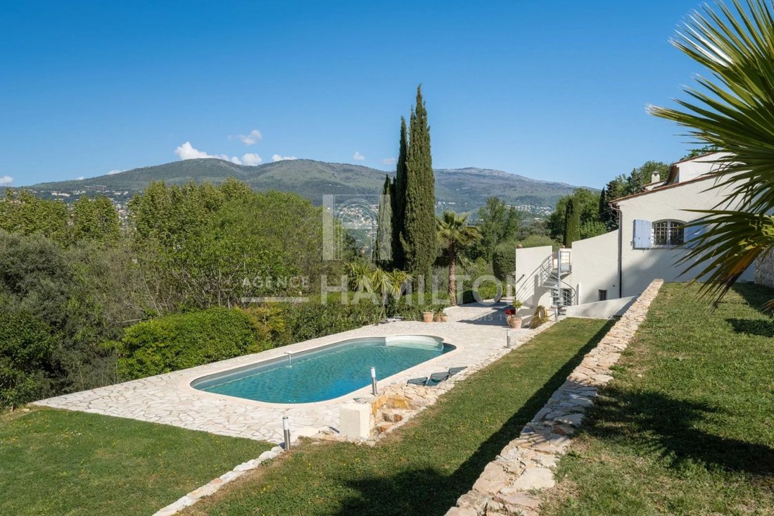 Villa in Grasse, Provence-Alpes-Côte d'Azur, France 2 - 17992457
