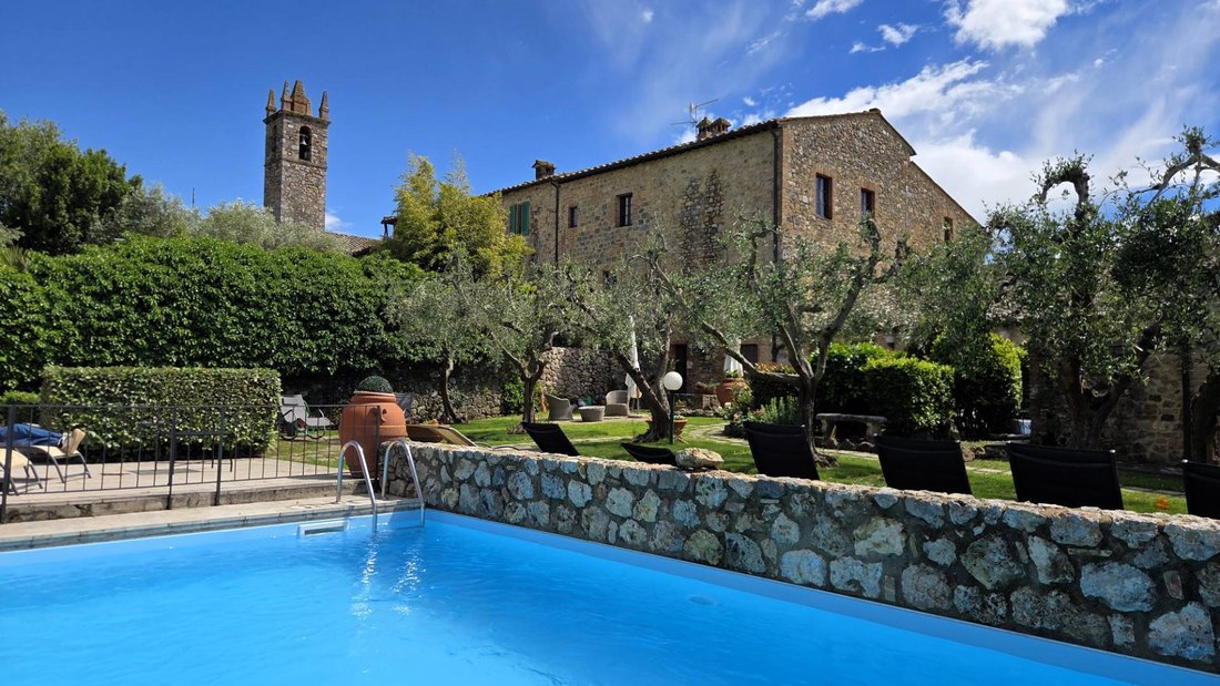 Castle in Monteriggioni, Tuscany, Italy 1 - 17990100
