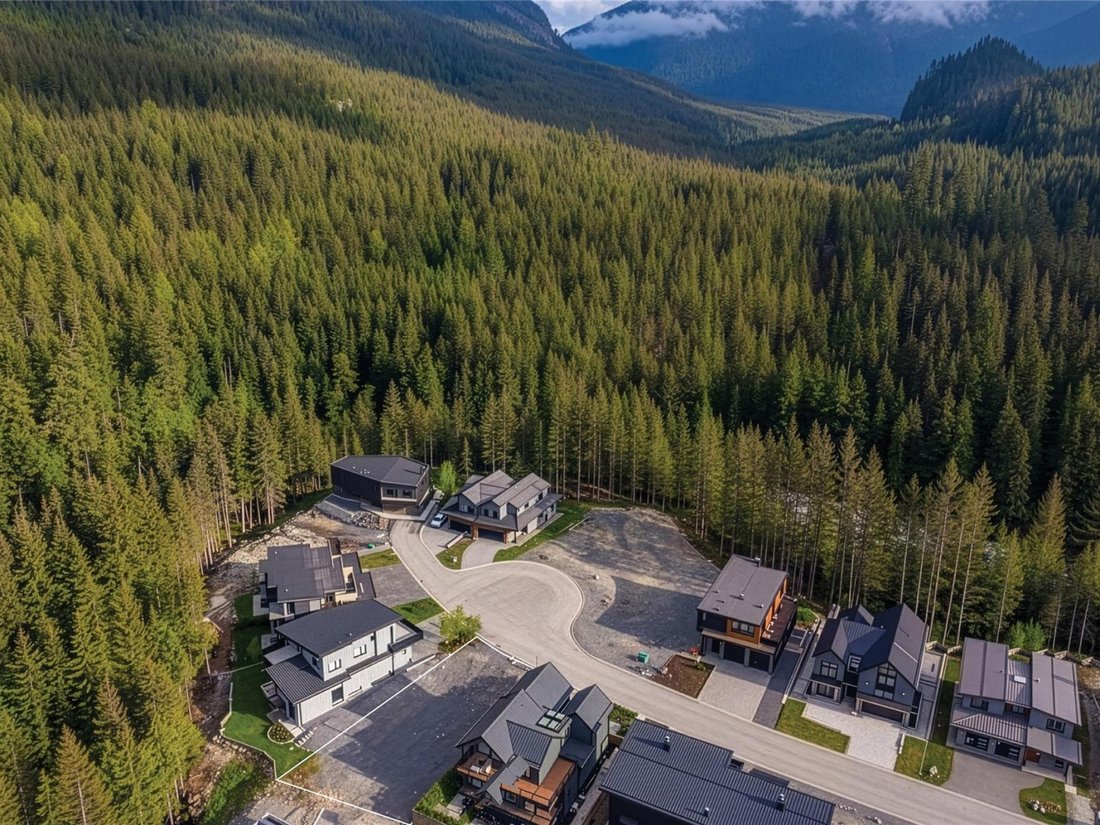 House in Whistler, British Columbia, Canada 1 - 17990314