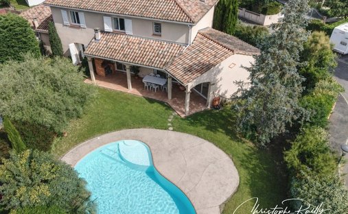 House in Les Sables, Launaguet, France 1