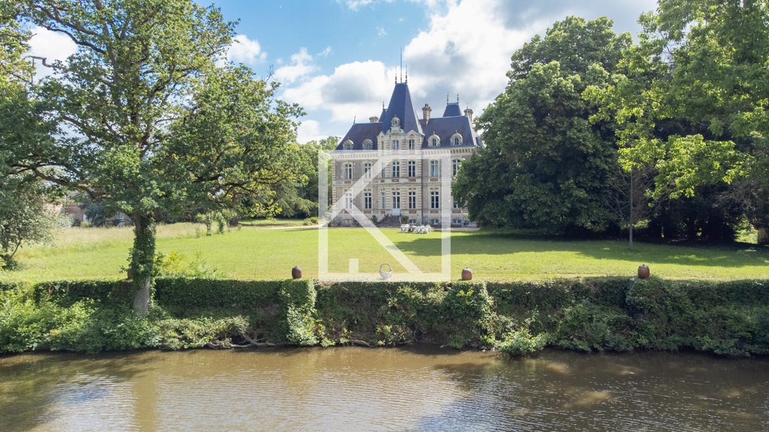 Chateau in Mauges-sur-Loire, Pays de la Loire, France 2 - 17990416