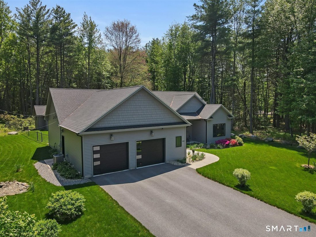 House in Bristol, Connecticut, United States 3 - 17989318