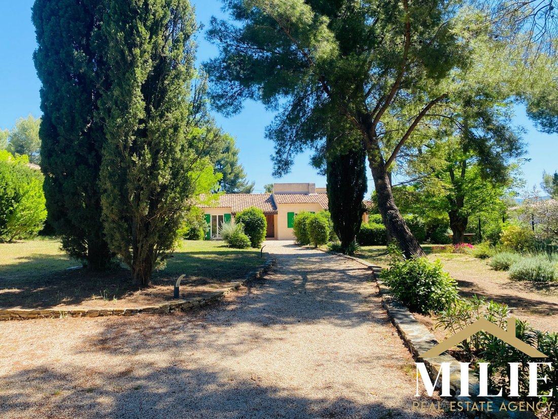 House in La Cadiere-d'Azur, Provence-Alpes-Côte d'Azur, France 3 - 17990496