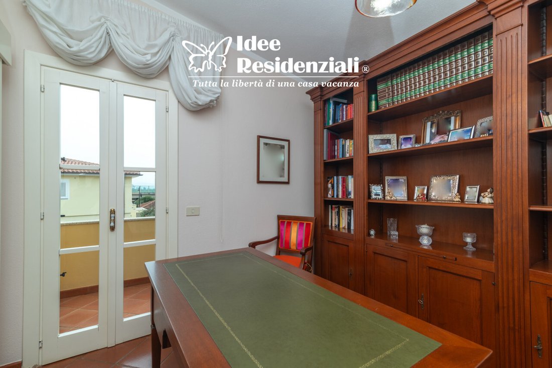 Villa in Aldo Moro Avenue, Olbia, Italy 4 - 17989517
