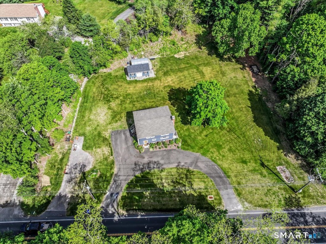 House in Newtown, Connecticut, United States 2 - 17996185