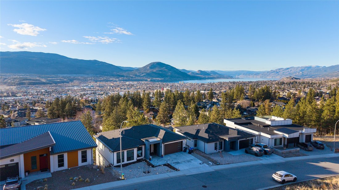 House in Penticton, British Columbia, Canada 3 - 17276189