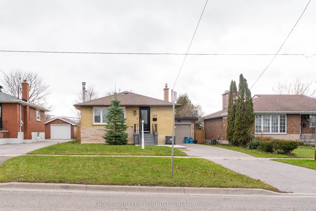 House in Oshawa, Ontario, Canada 2 - 17994920