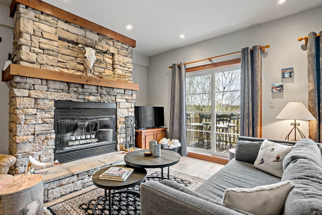 Condo in Mont-Tremblant, Quebec, Canada 2 - 17989233