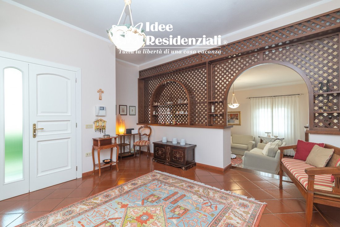 Villa in Aldo Moro Avenue, Olbia, Italy 3 - 17989517