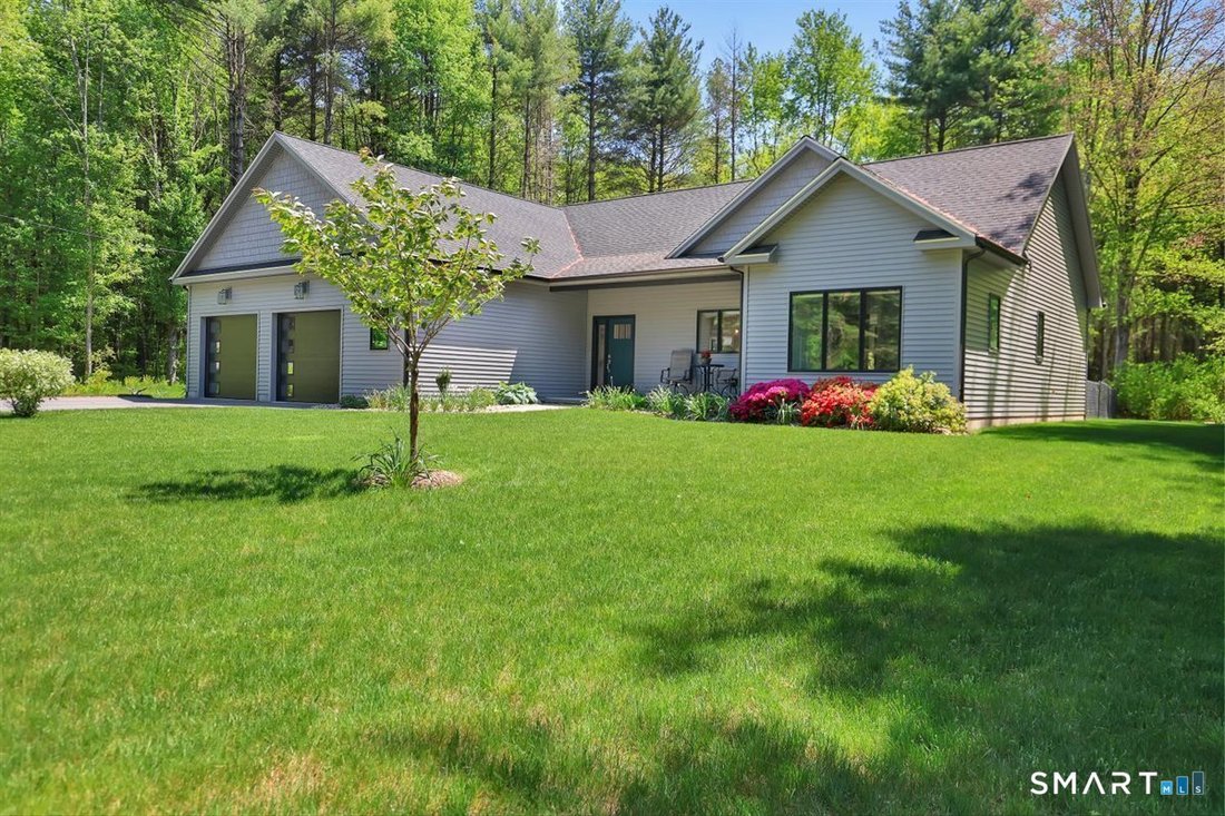House in Bristol, Connecticut, United States 1 - 17989318
