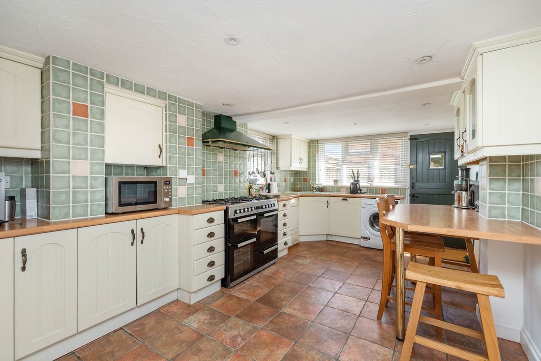 House in Barns Green, England 5 - 17993485
