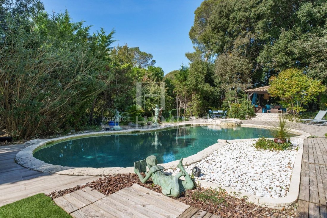 Villa in Nord, Roquefort-les-Pins, France 4 - 17992337