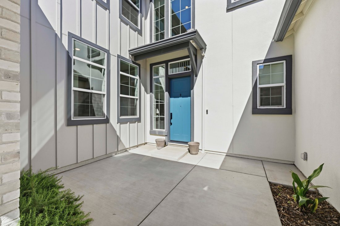Auburn, California, United States 3 - 17993411