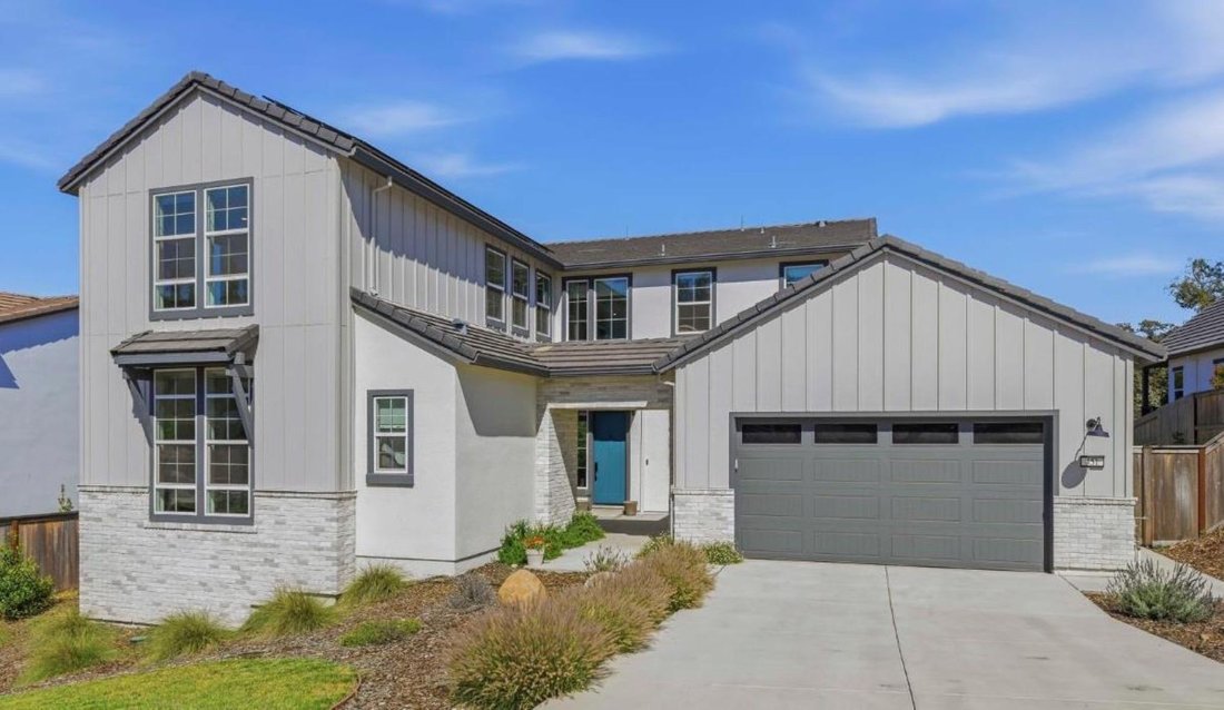 Auburn, California, United States 2 - 17993411