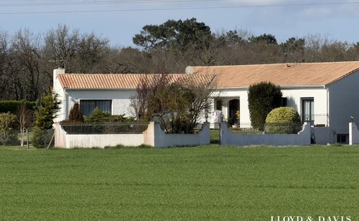 House in Les Villages, Royan, France 1