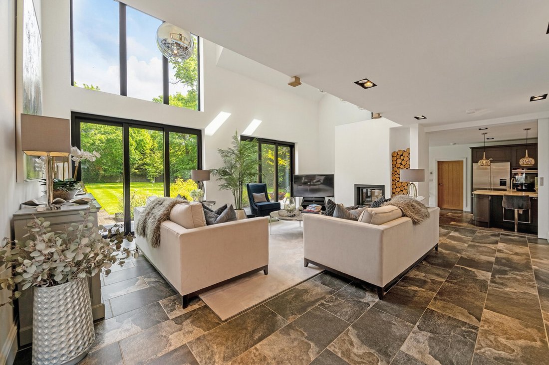 House in Shinfield Rise, Arborfield, England 5 - 17991177