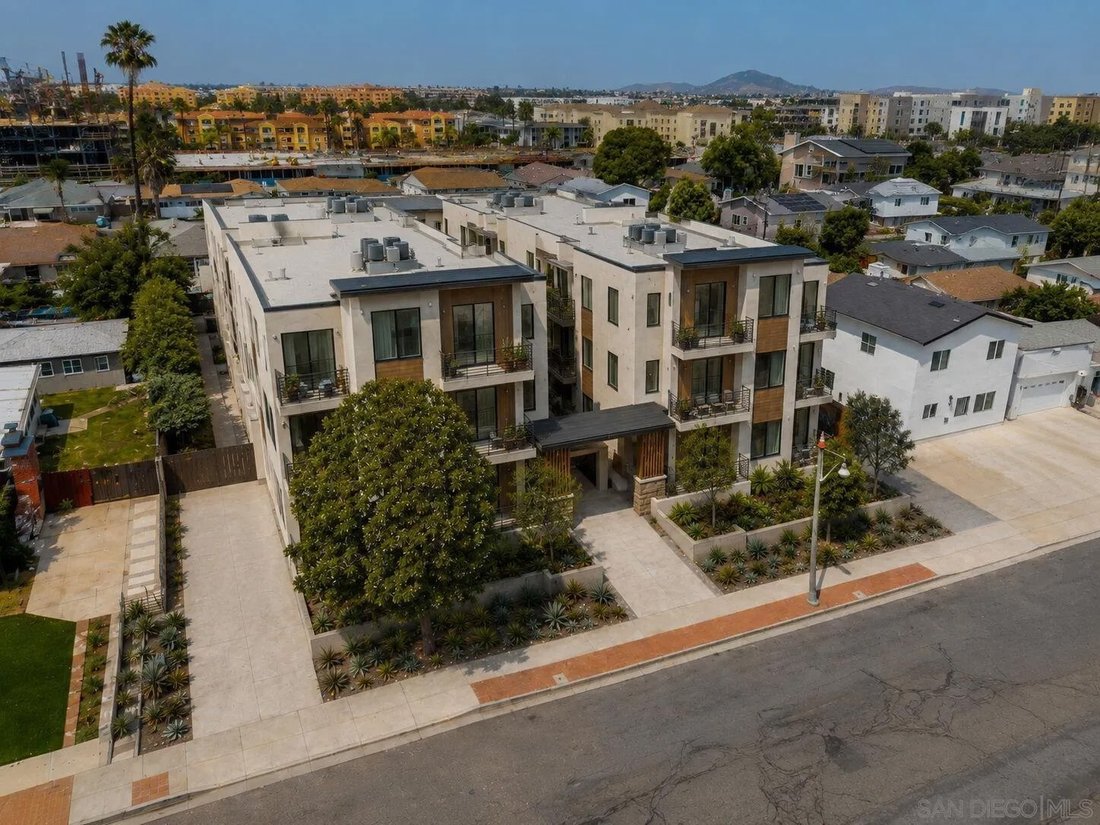 San Diego, California, United States 2 - 17988525