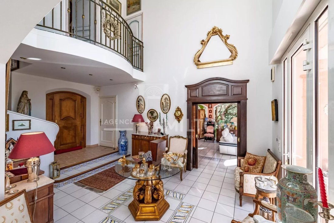 Villa in Grasse, Provence-Alpes-Côte d'Azur, France 4 - 17992462