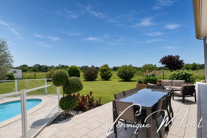 Villa in Lignan-de-Bordeaux, Nouvelle-Aquitaine, France 2 - 17976517