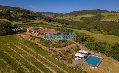 Villa in Volterra, Tuscany, Italy 1