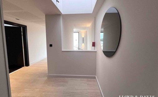 Apartment in Centre Ville, Castries, France 1