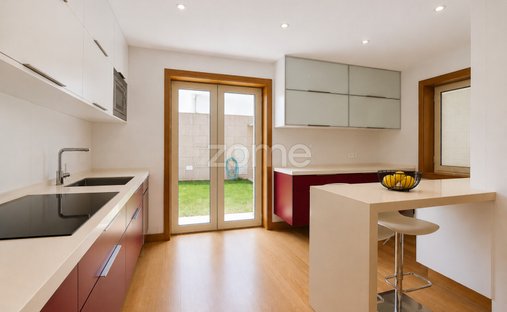 House in Ilhavo, Aveiro District, Portugal 1