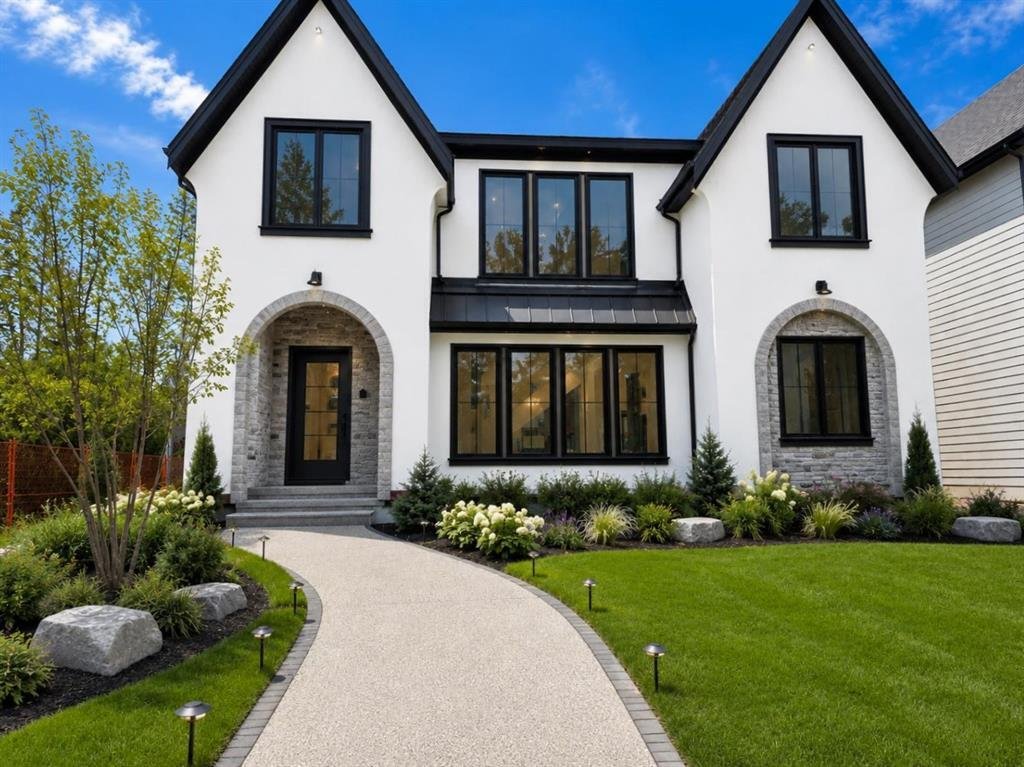 House in Calgary, Alberta, Canada 1 - 17990257