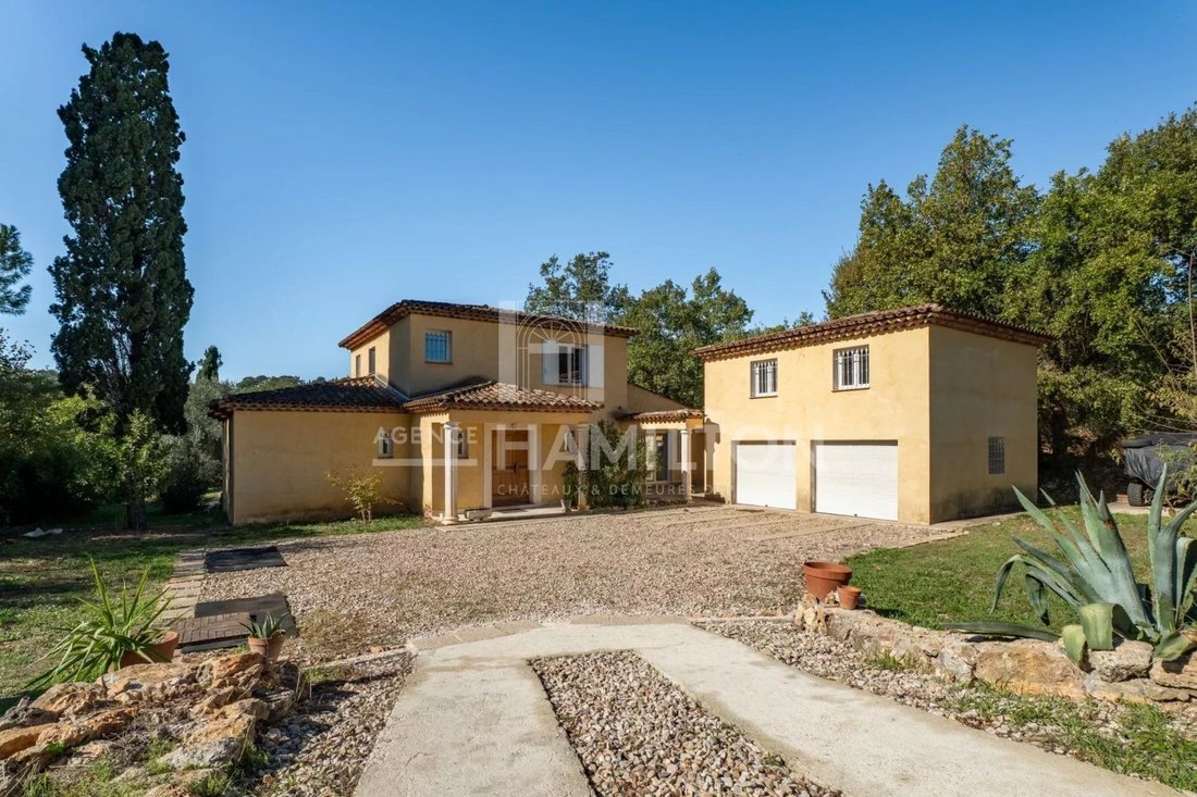 Villa in Grasse, Provence-Alpes-Côte d'Azur, France 1 - 17992447