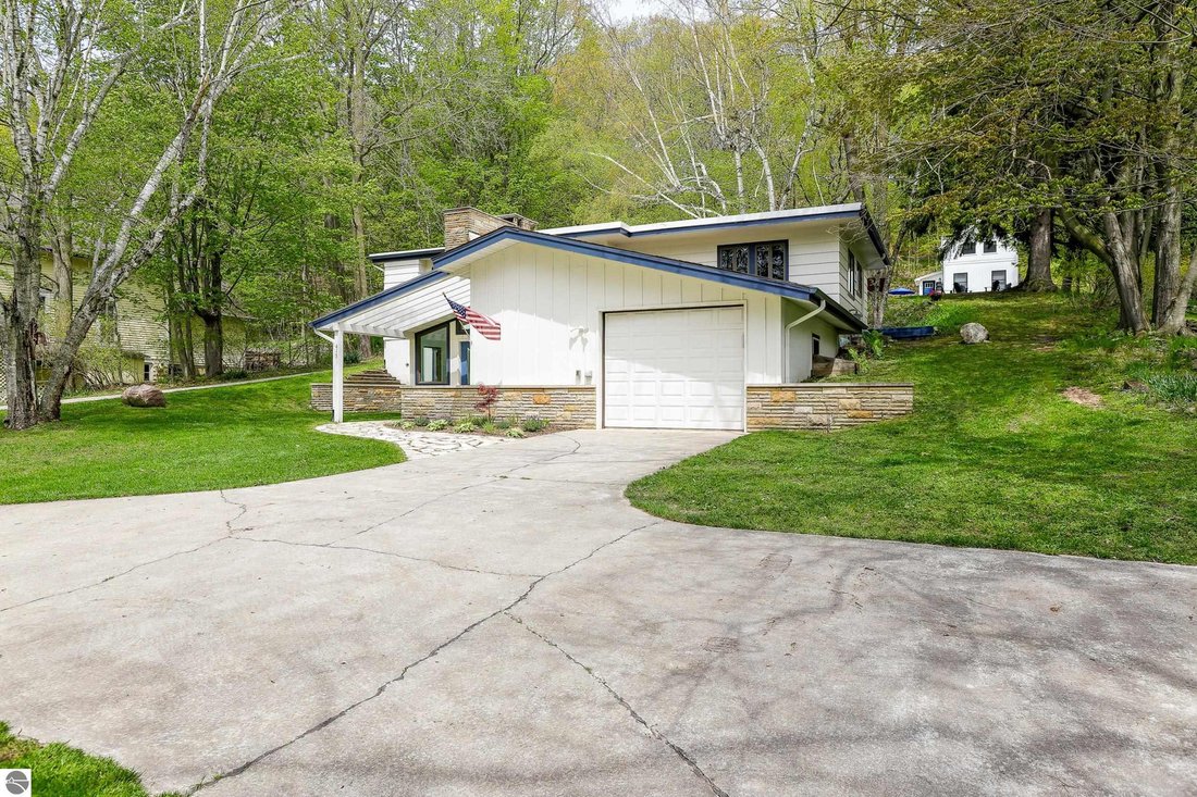 House in Frankfort, Michigan, United States 2 - 17340443