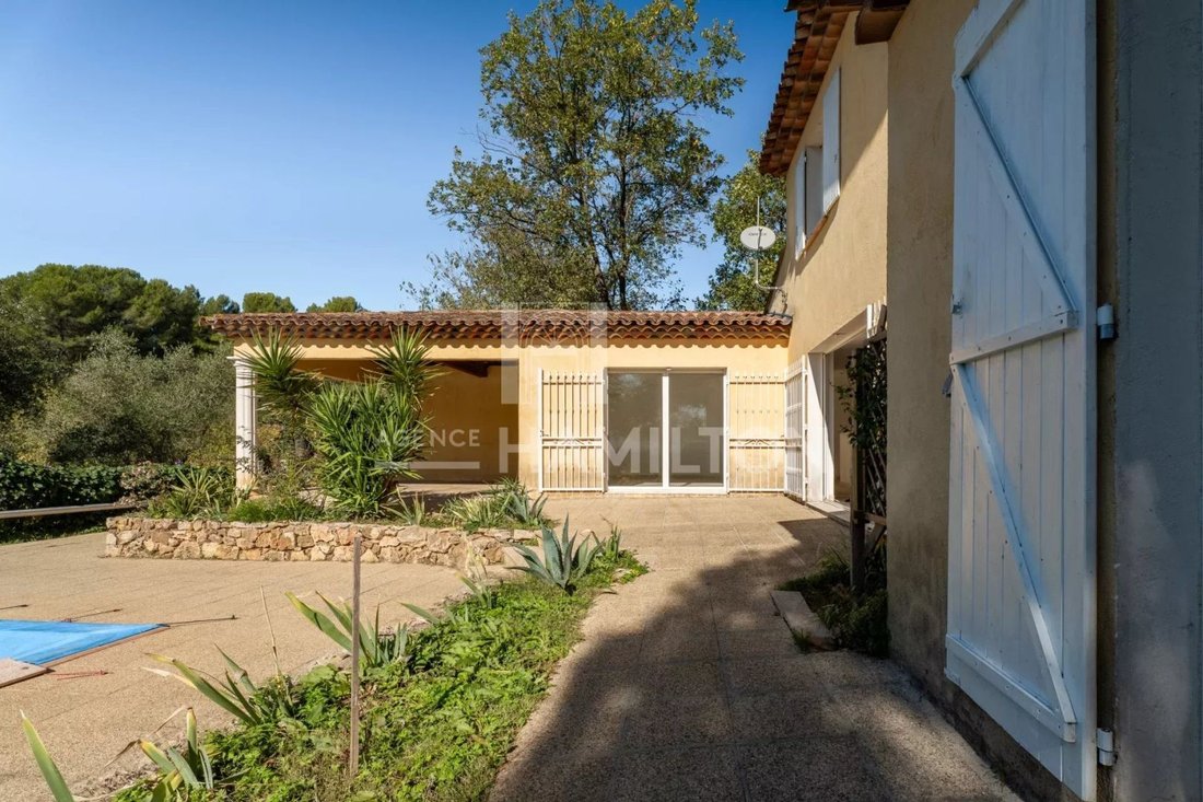 Villa in Grasse, Provence-Alpes-Côte d'Azur, France 3 - 17992447