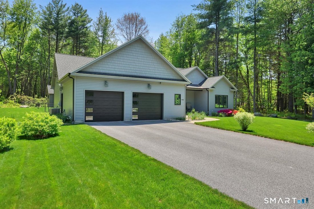 House in Bristol, Connecticut, United States 2 - 17989318