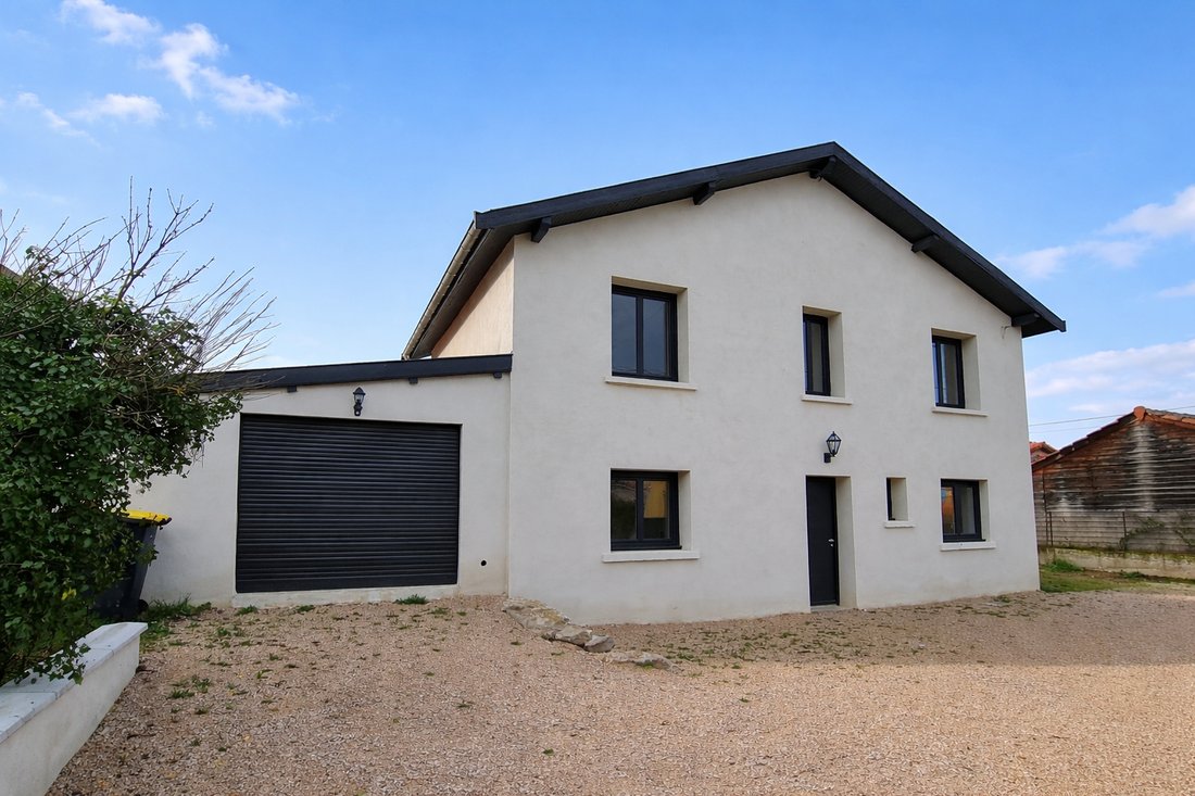 Villa in Les Cheres, Auvergne-Rhône-Alpes, France 1 - 17986610