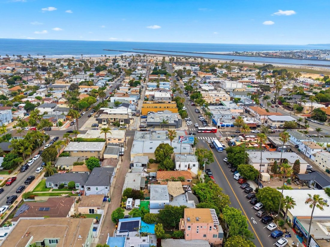 San Diego, California, United States 5 - 17988494