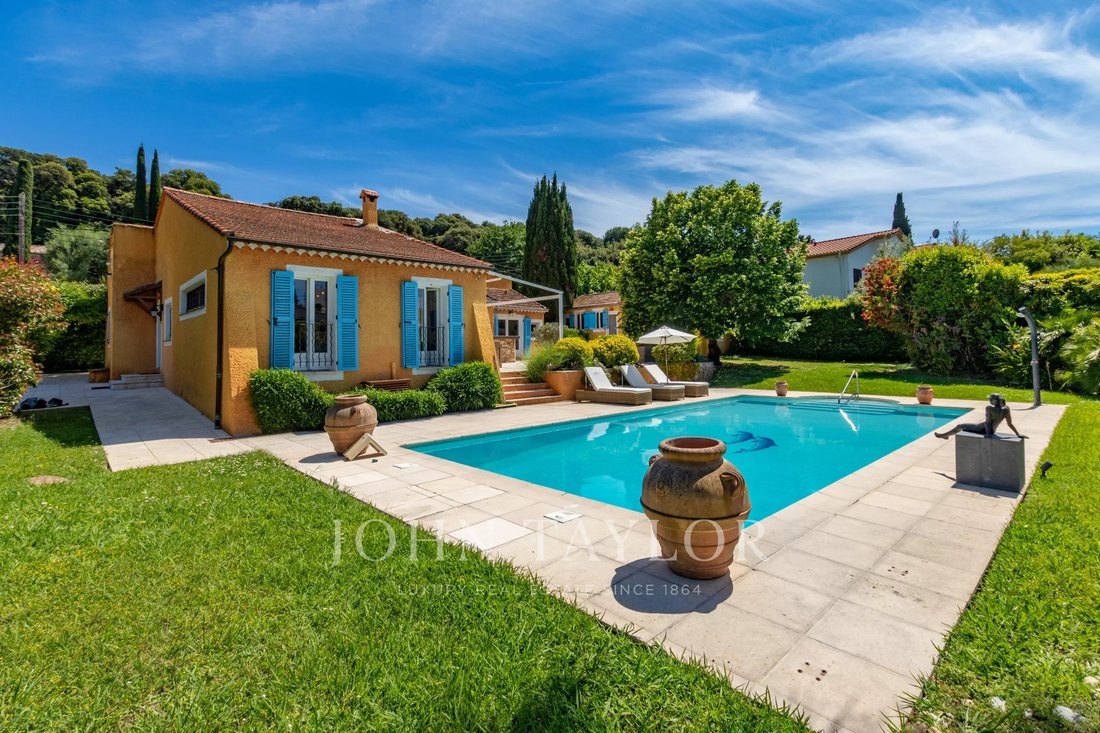 Villa in Antibes, Provence-Alpes-Côte d'Azur, France 2 - 17993613