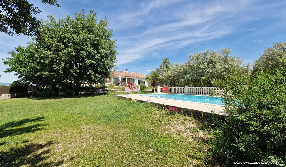 Villa in Mazan, Provence-Alpes-Côte d'Azur, France 1 - 17992245