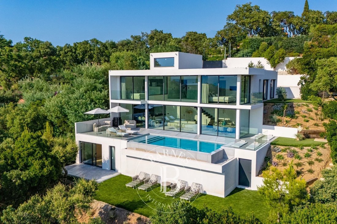 Villa in Les Issambres, Roquebrune-sur-Argens, France 3 - 17992946