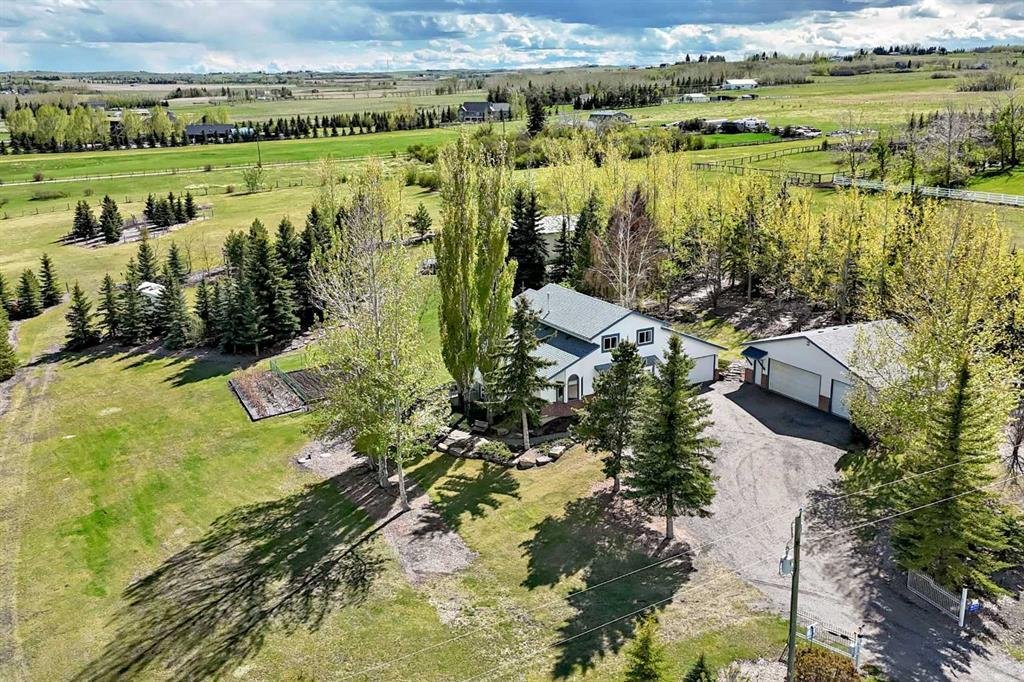 House in De Winton, Alberta, Canada 1 - 17990259