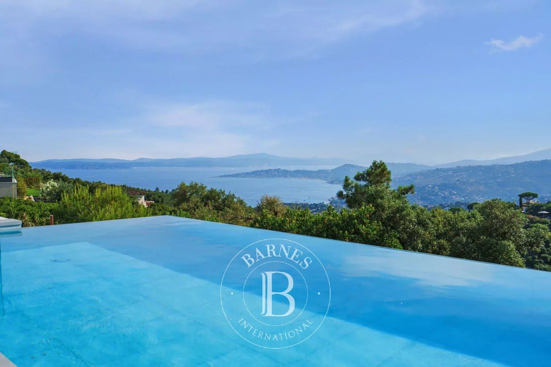 Villa in Les Issambres, Roquebrune-sur-Argens, France 2 - 17992946