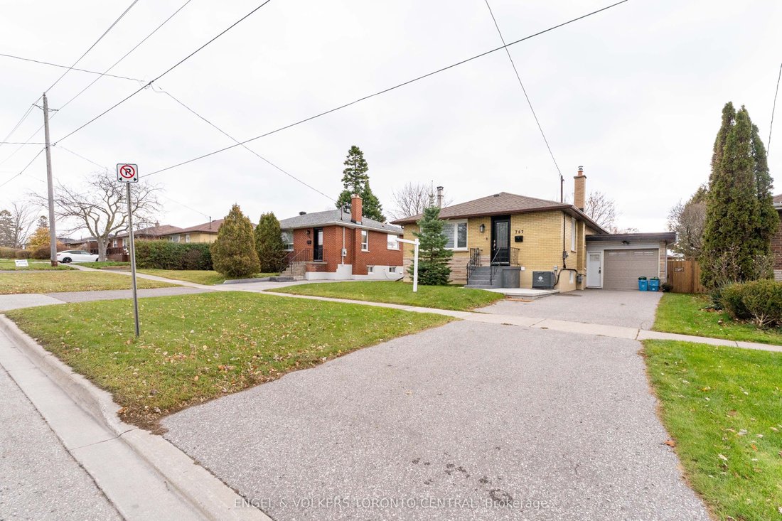 House in Oshawa, Ontario, Canada 3 - 17994920