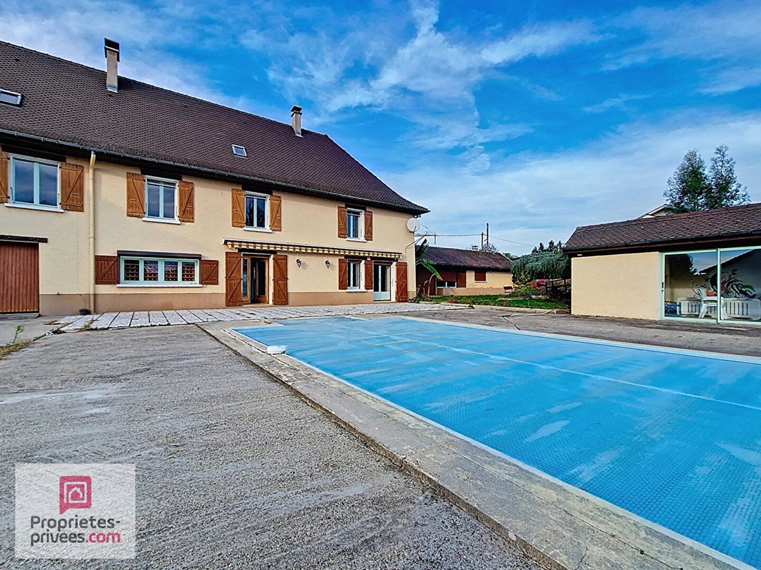 Villa in Les Abrets en Dauphiné, Auvergne-Rhône-Alpes, France 1 - 17996308