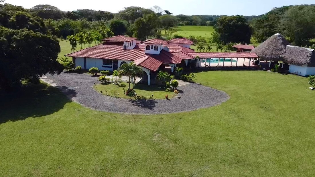 Villa in El Chirú, Coclé Province, Panama 1 - 17997826