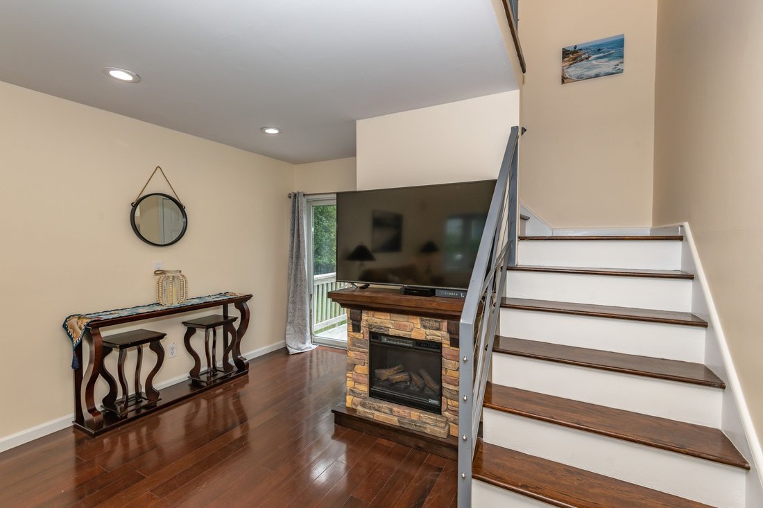 Hampton Bays, New York, United States 5 - 17997153